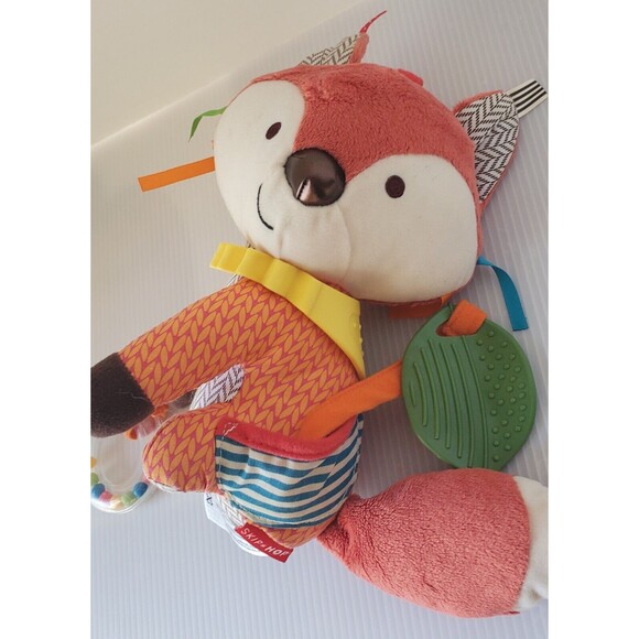 Skip Hop Bandana Buddies Activity Animal Fox Teething Rattle Baby Toy Clip N Go - Picture 3 of 7